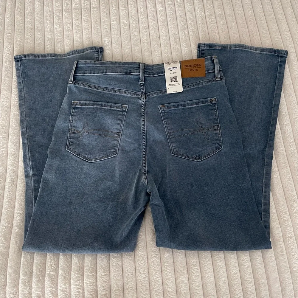 Denizen from Levi’s Ultra High-Rise Crop Flare Jeans - Picture 5 of 6